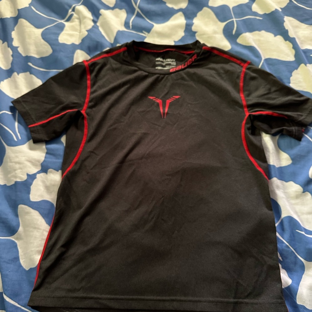 Boys Bauer Hockey-fit tech tee. Size youth medium.